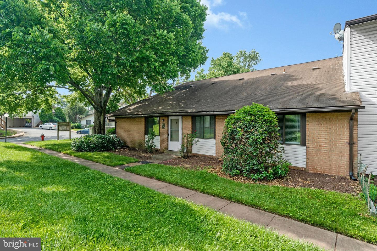 4134 MEADOWLAND CT #71, CHANTILLY, Virginia 20151, 2 Bedrooms Bedrooms, ,1 BathroomBathrooms,Residential,For sale,4134 MEADOWLAND CT #71,VAFX2246102 MLS # VAFX2246102