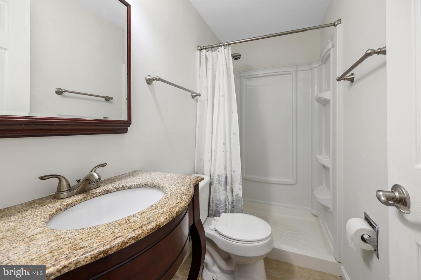 853 OAK LEAF CT, WARRENTON, Virginia 20186, 3 Bedrooms Bedrooms, ,2 BathroomsBathrooms,Residential,For sale,853 OAK LEAF CT,VAFQ2016968 MLS # VAFQ2016968