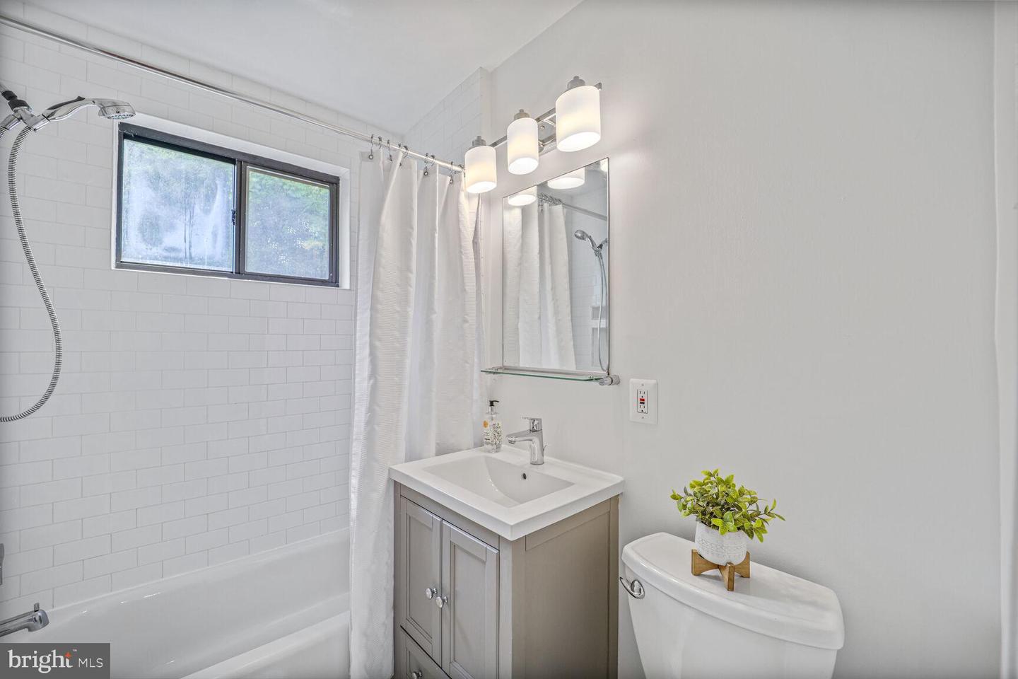 4114 DAVIS PL NW #311, WASHINGTON, District Of Columbia 20007, 2 Bedrooms Bedrooms, ,1 BathroomBathrooms,Residential,For sale,4114 DAVIS PL NW #311,DCDC2204810 MLS # DCDC2204810