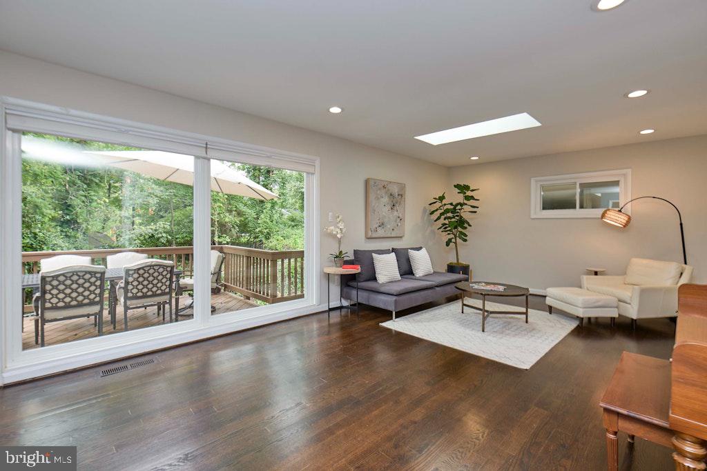 2301 N TRACY ST, ALEXANDRIA, Virginia 22311, 3 Bedrooms Bedrooms, ,2 BathroomsBathrooms,Residential,For sale,2301 N TRACY ST,VAAX2046364 MLS # VAAX2046364