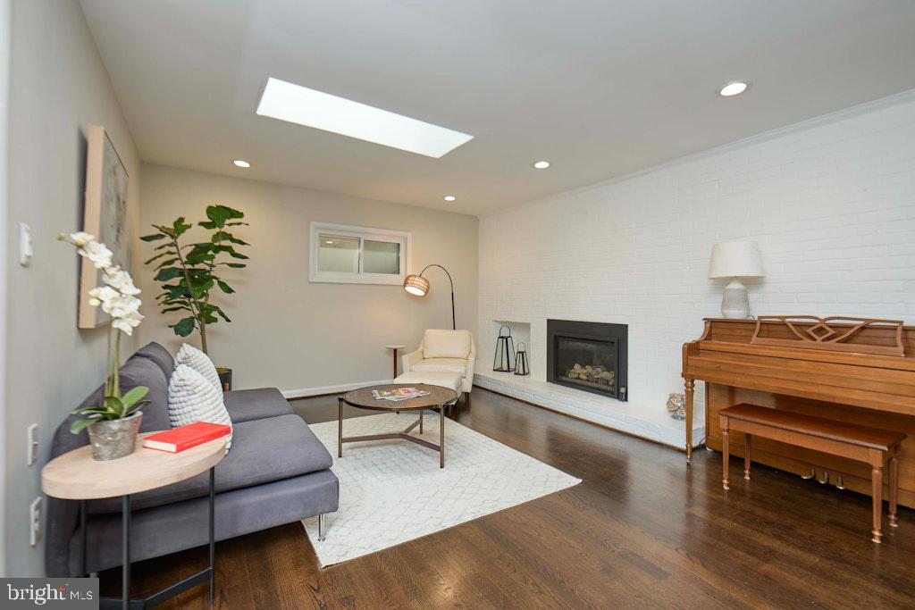 2301 N TRACY ST, ALEXANDRIA, Virginia 22311, 3 Bedrooms Bedrooms, ,2 BathroomsBathrooms,Residential,For sale,2301 N TRACY ST,VAAX2046364 MLS # VAAX2046364