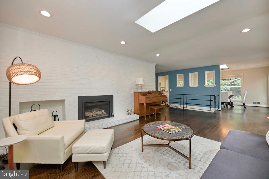 2301 N TRACY ST, ALEXANDRIA, Virginia 22311, 3 Bedrooms Bedrooms, ,2 BathroomsBathrooms,Residential,For sale,2301 N TRACY ST,VAAX2046364 MLS # VAAX2046364