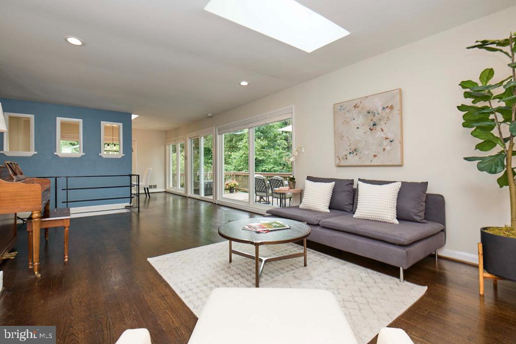 2301 N TRACY ST, ALEXANDRIA, Virginia 22311, 3 Bedrooms Bedrooms, ,2 BathroomsBathrooms,Residential,For sale,2301 N TRACY ST,VAAX2046364 MLS # VAAX2046364