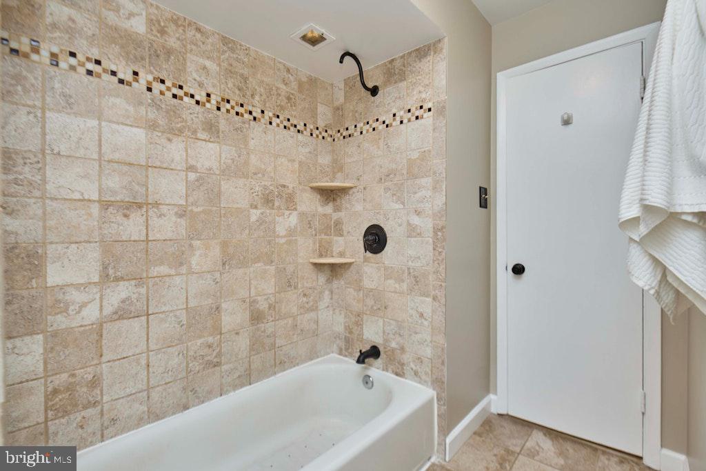 2301 N TRACY ST, ALEXANDRIA, Virginia 22311, 3 Bedrooms Bedrooms, ,2 BathroomsBathrooms,Residential,For sale,2301 N TRACY ST,VAAX2046364 MLS # VAAX2046364