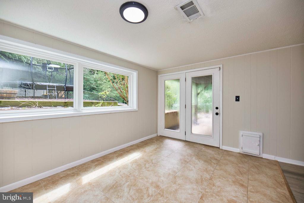 2301 N TRACY ST, ALEXANDRIA, Virginia 22311, 3 Bedrooms Bedrooms, ,2 BathroomsBathrooms,Residential,For sale,2301 N TRACY ST,VAAX2046364 MLS # VAAX2046364