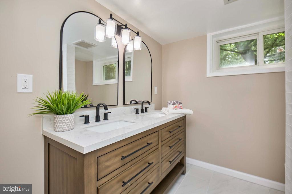 2301 N TRACY ST, ALEXANDRIA, Virginia 22311, 3 Bedrooms Bedrooms, ,2 BathroomsBathrooms,Residential,For sale,2301 N TRACY ST,VAAX2046364 MLS # VAAX2046364