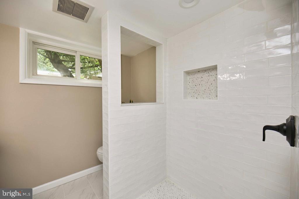 2301 N TRACY ST, ALEXANDRIA, Virginia 22311, 3 Bedrooms Bedrooms, ,2 BathroomsBathrooms,Residential,For sale,2301 N TRACY ST,VAAX2046364 MLS # VAAX2046364