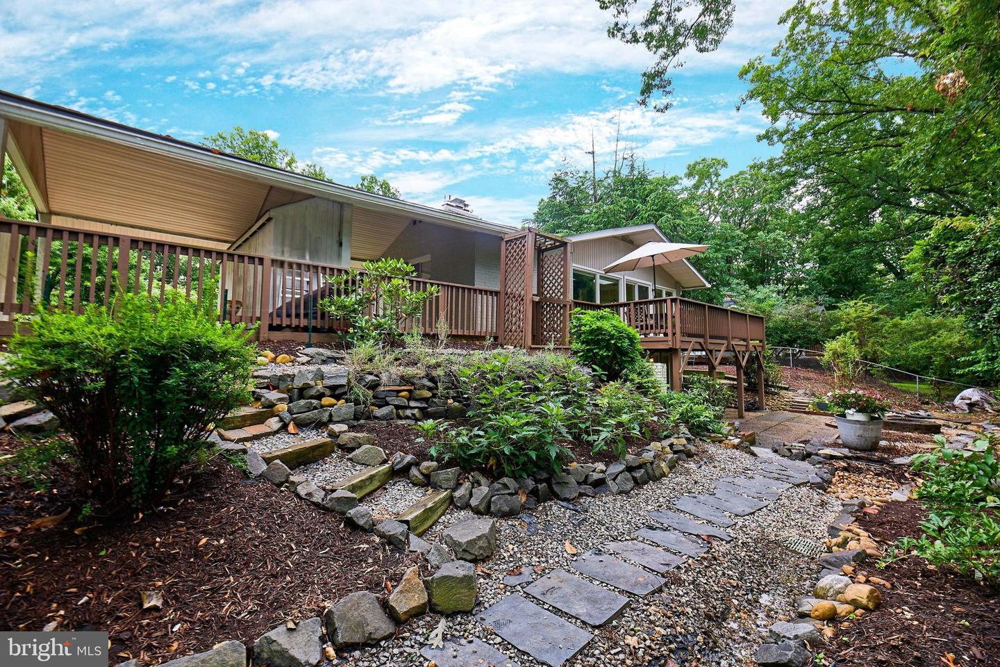2301 N TRACY ST, ALEXANDRIA, Virginia 22311, 3 Bedrooms Bedrooms, ,2 BathroomsBathrooms,Residential,For sale,2301 N TRACY ST,VAAX2046364 MLS # VAAX2046364