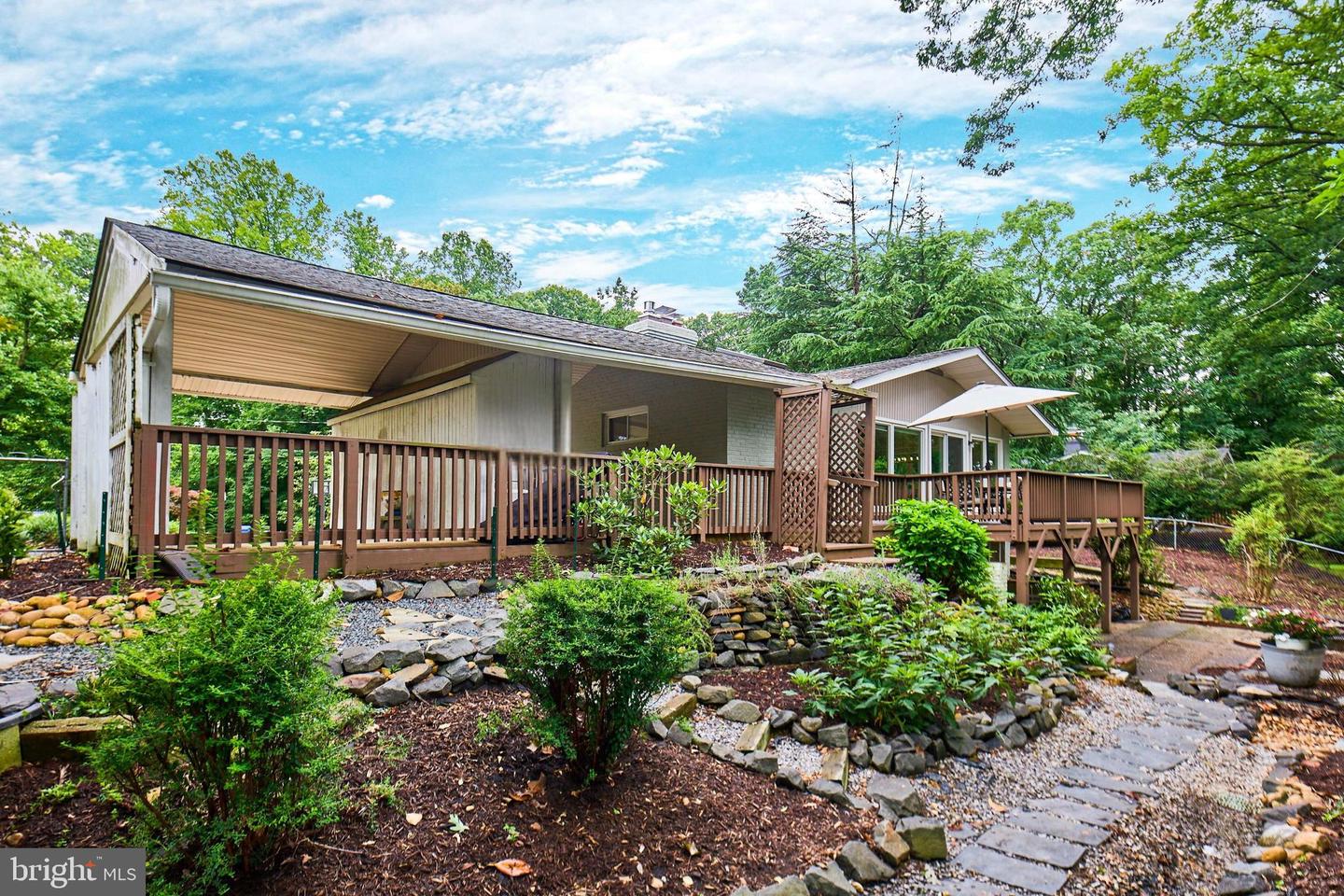 2301 N TRACY ST, ALEXANDRIA, Virginia 22311, 3 Bedrooms Bedrooms, ,2 BathroomsBathrooms,Residential,For sale,2301 N TRACY ST,VAAX2046364 MLS # VAAX2046364