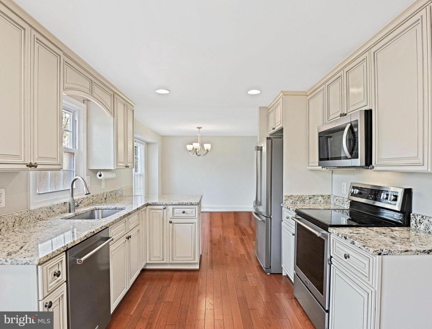 1105 TRAPPER CREST CT, HERNDON, Virginia 20170, 3 Bedrooms Bedrooms, ,3 BathroomsBathrooms,Residential,For sale,1105 TRAPPER CREST CT,VAFX2246892 MLS # VAFX2246892