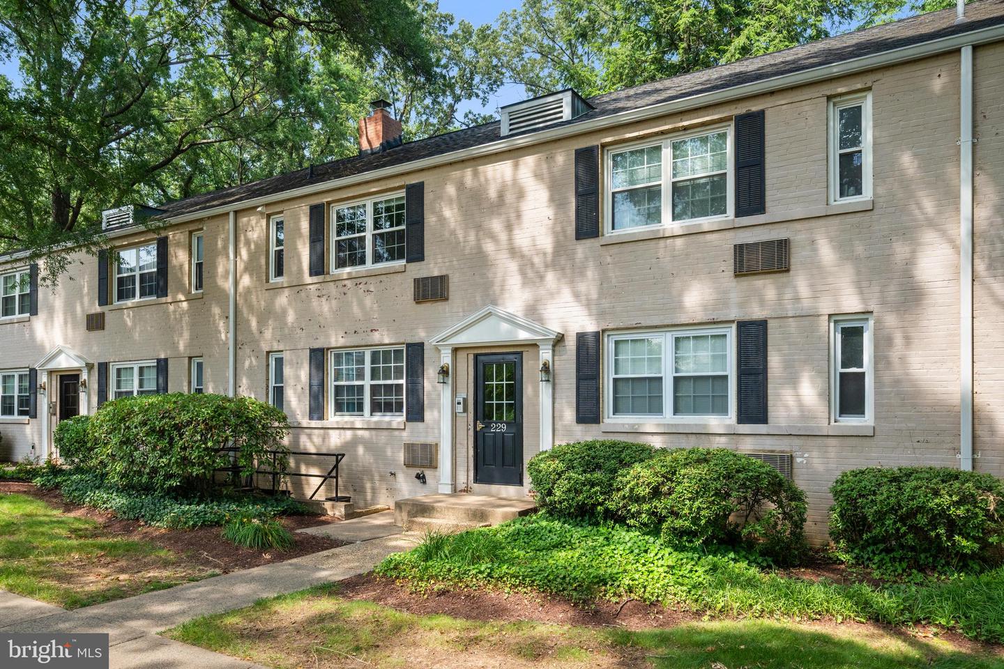 229 N GEORGE MASON DR #229-1, ARLINGTON, Virginia 22203, 1 Bedroom Bedrooms, ,1 BathroomBathrooms,Residential,For sale,229 N GEORGE MASON DR #229-1,VAAR2059068 MLS # VAAR2059068