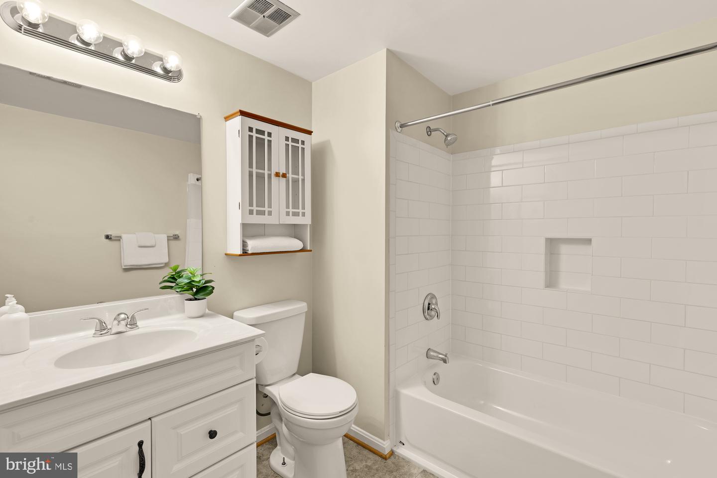 6207 COOL VALLEY CT, ALEXANDRIA, Virginia 22310, 3 Bedrooms Bedrooms, ,2 BathroomsBathrooms,Residential,For sale,6207 COOL VALLEY CT,VAFX2246906 MLS # VAFX2246906