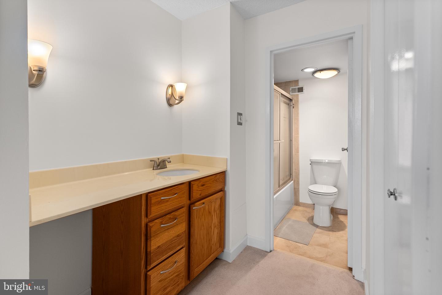 5300 HOLMES RUN PKWY #914, ALEXANDRIA, Virginia 22304, 3 Bedrooms Bedrooms, ,2 BathroomsBathrooms,Residential,For sale,5300 HOLMES RUN PKWY #914,VAAX2046432 MLS # VAAX2046432