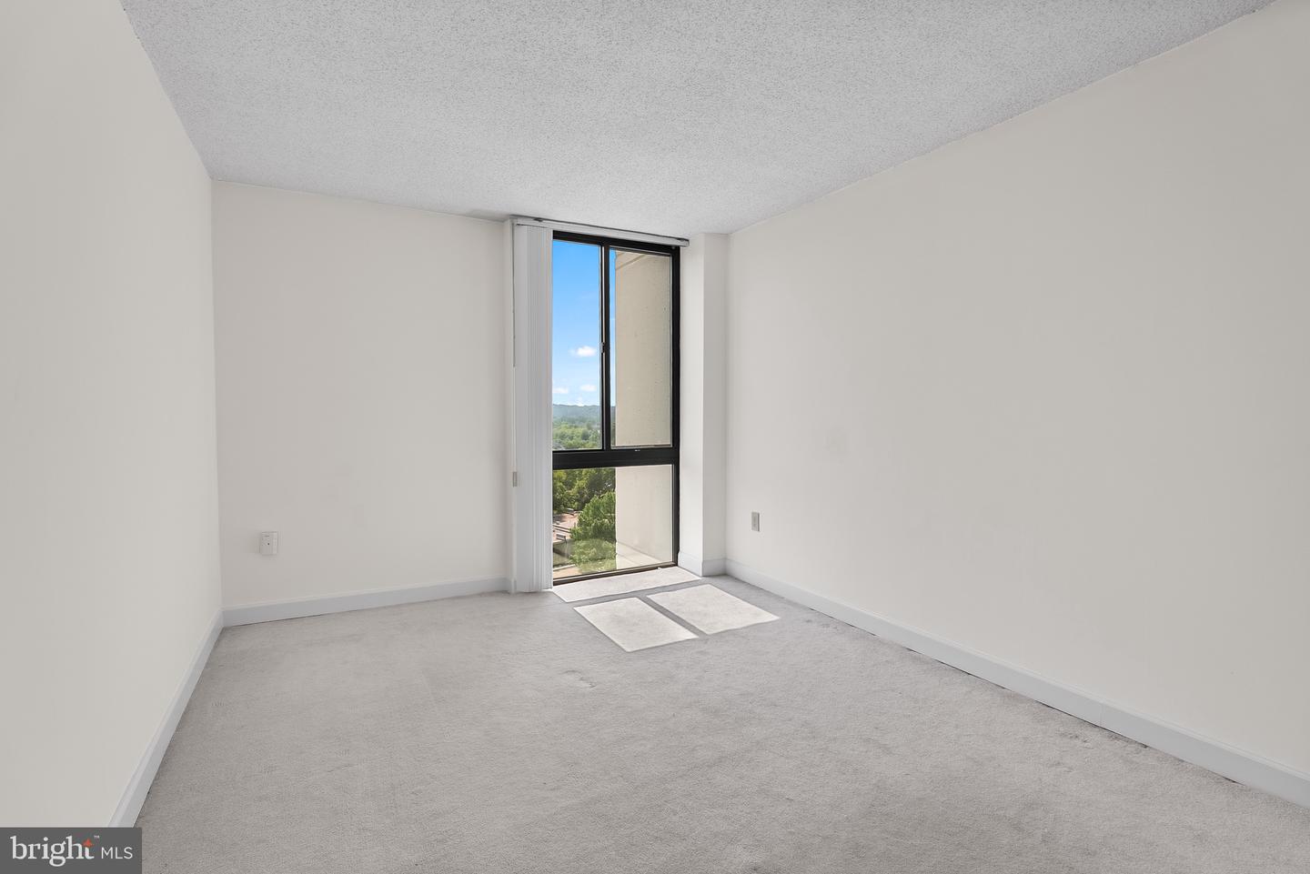 5300 HOLMES RUN PKWY #914, ALEXANDRIA, Virginia 22304, 3 Bedrooms Bedrooms, ,2 BathroomsBathrooms,Residential,For sale,5300 HOLMES RUN PKWY #914,VAAX2046432 MLS # VAAX2046432