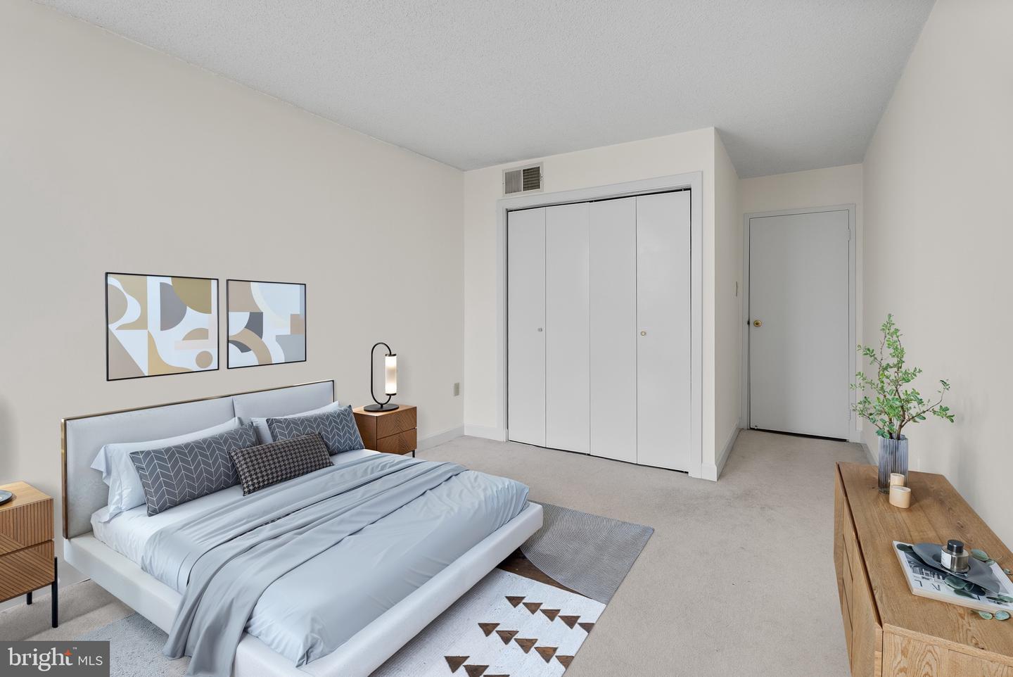 5300 HOLMES RUN PKWY #914, ALEXANDRIA, Virginia 22304, 3 Bedrooms Bedrooms, ,2 BathroomsBathrooms,Residential,For sale,5300 HOLMES RUN PKWY #914,VAAX2046432 MLS # VAAX2046432