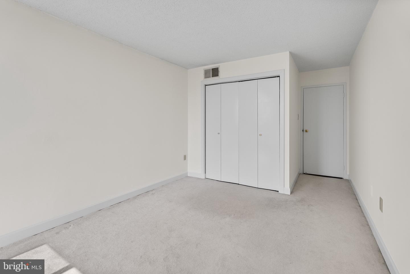 5300 HOLMES RUN PKWY #914, ALEXANDRIA, Virginia 22304, 3 Bedrooms Bedrooms, ,2 BathroomsBathrooms,Residential,For sale,5300 HOLMES RUN PKWY #914,VAAX2046432 MLS # VAAX2046432