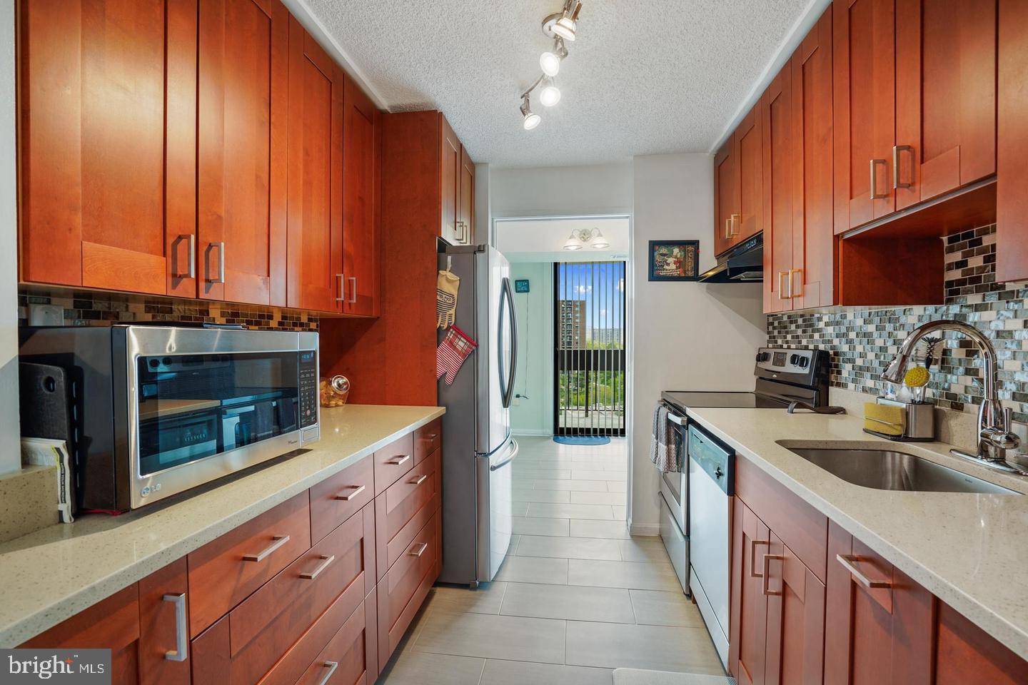 5300 HOLMES RUN PKWY #914, ALEXANDRIA, Virginia 22304, 3 Bedrooms Bedrooms, ,2 BathroomsBathrooms,Residential,For sale,5300 HOLMES RUN PKWY #914,VAAX2046432 MLS # VAAX2046432