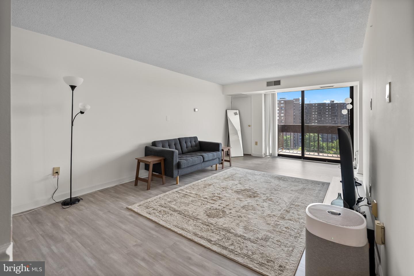 5300 HOLMES RUN PKWY #914, ALEXANDRIA, Virginia 22304, 3 Bedrooms Bedrooms, ,2 BathroomsBathrooms,Residential,For sale,5300 HOLMES RUN PKWY #914,VAAX2046432 MLS # VAAX2046432