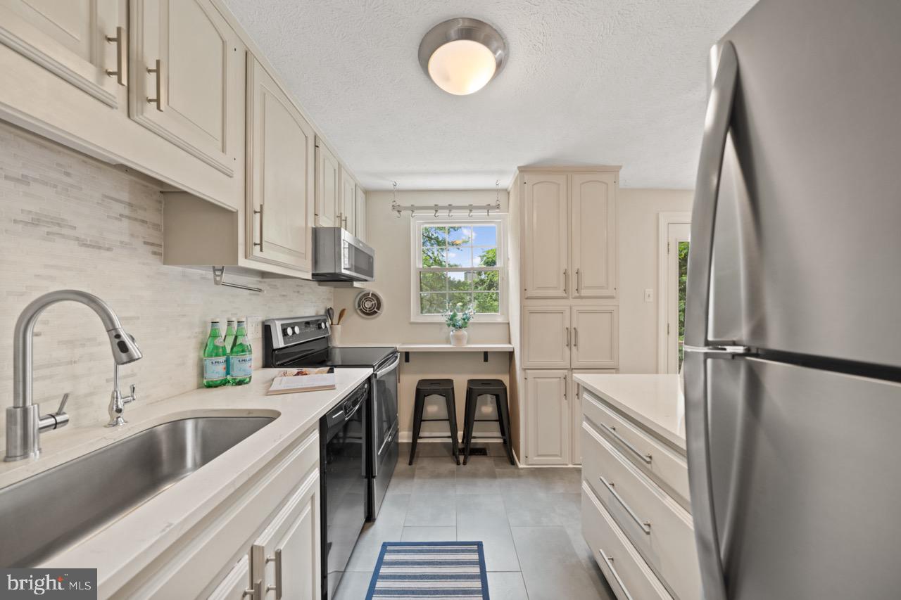 7012 VANTAGE DR, ALEXANDRIA, Virginia 22306, 3 Bedrooms Bedrooms, ,2 BathroomsBathrooms,Residential,For sale,7012 VANTAGE DR,VAFX2247368 MLS # VAFX2247368