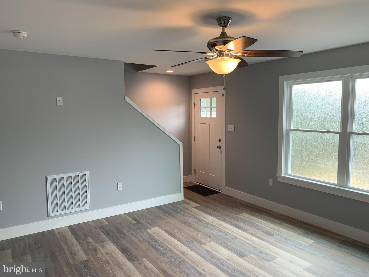 174 BANK STREET, MOUNT JACKSON, Virginia 22842, 3 Bedrooms Bedrooms, ,2 BathroomsBathrooms,Residential,For sale,174 BANK STREET,VASH2011728 MLS # VASH2011728