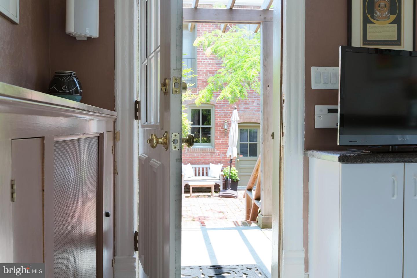 244 8TH ST SE, WASHINGTON, District Of Columbia 20003, 3 Bedrooms Bedrooms, ,3 BathroomsBathrooms,Residential,For sale,244 8TH ST SE,DCDC2206082 MLS # DCDC2206082
