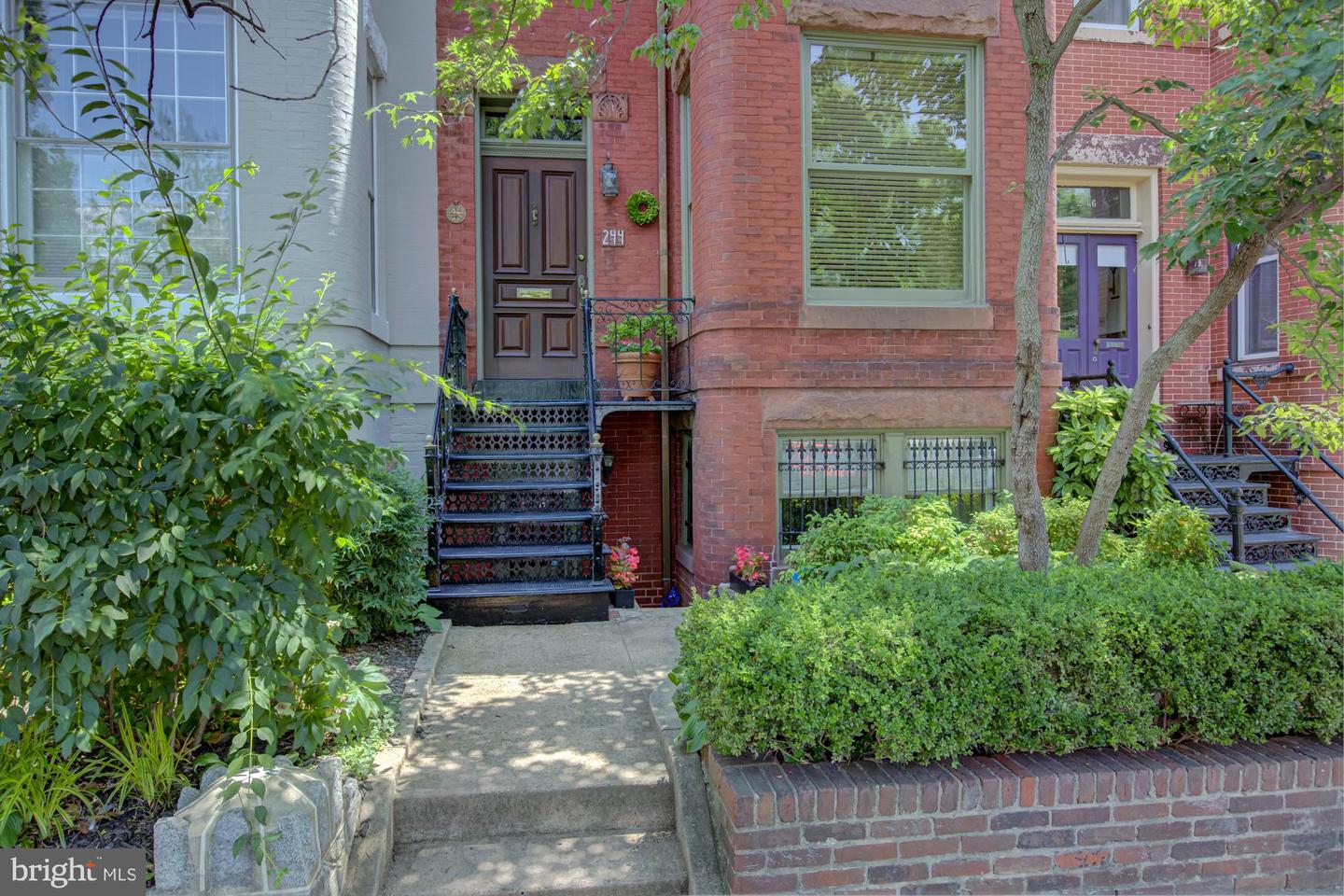 244 8TH ST SE, WASHINGTON, District Of Columbia 20003, 3 Bedrooms Bedrooms, ,3 BathroomsBathrooms,Residential,For sale,244 8TH ST SE,DCDC2206082 MLS # DCDC2206082