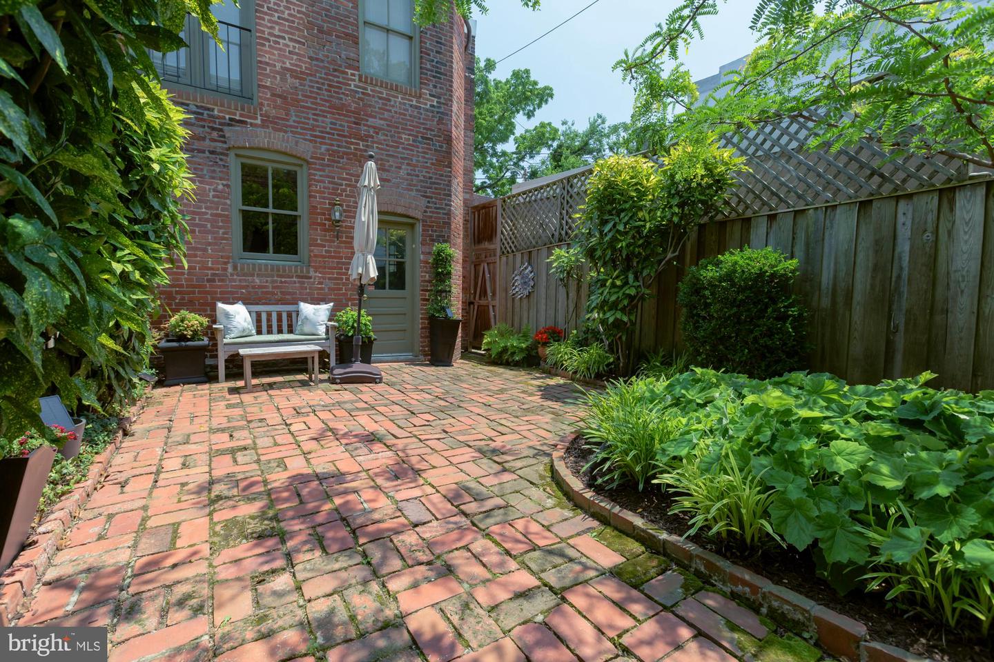 244 8TH ST SE, WASHINGTON, District Of Columbia 20003, 3 Bedrooms Bedrooms, ,3 BathroomsBathrooms,Residential,For sale,244 8TH ST SE,DCDC2206082 MLS # DCDC2206082