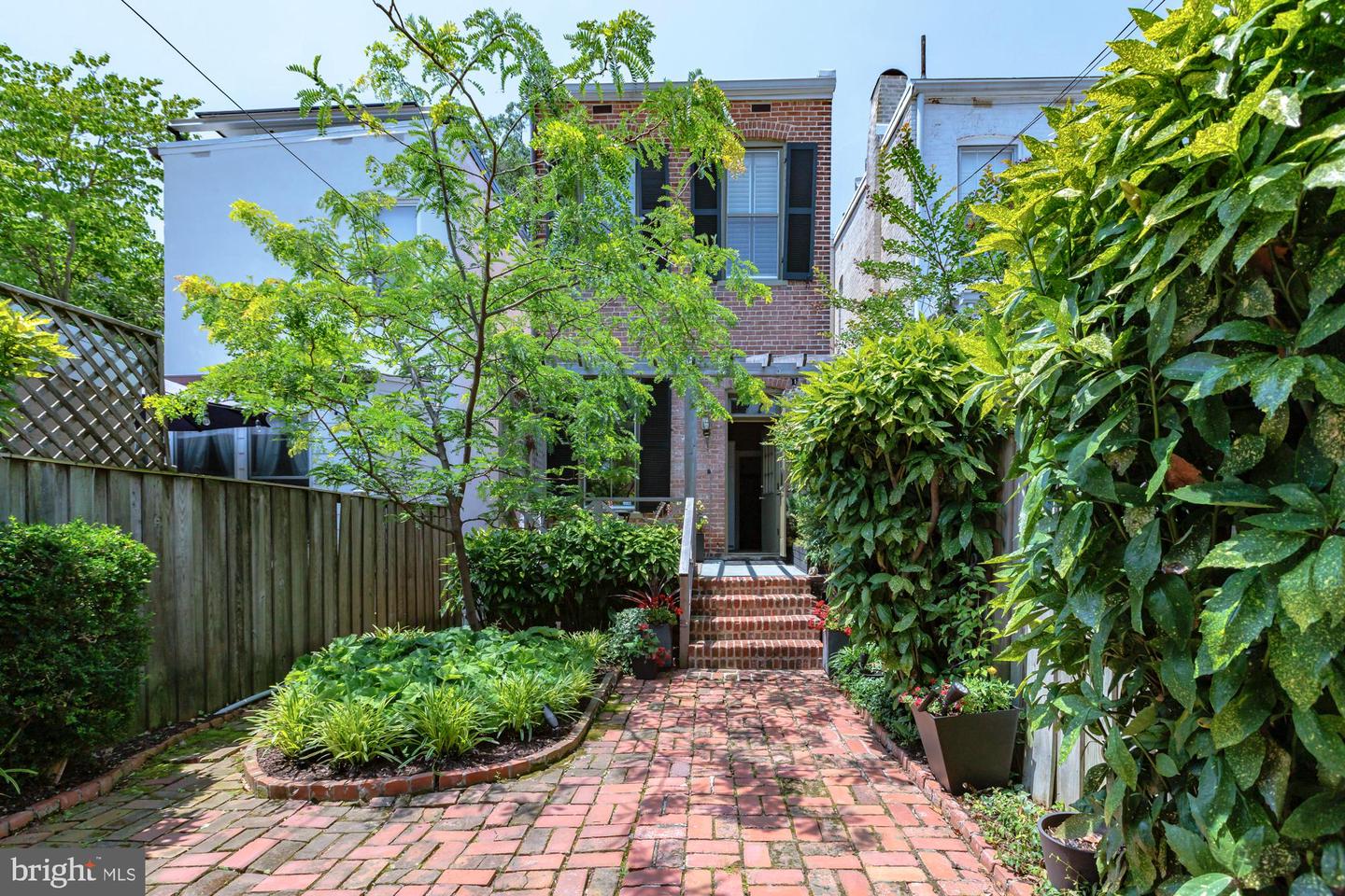244 8TH ST SE, WASHINGTON, District Of Columbia 20003, 3 Bedrooms Bedrooms, ,3 BathroomsBathrooms,Residential,For sale,244 8TH ST SE,DCDC2206082 MLS # DCDC2206082