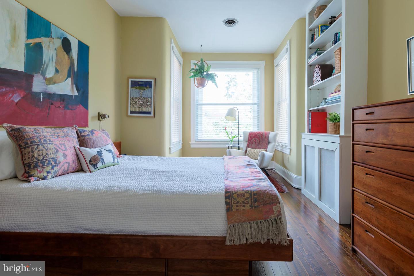 244 8TH ST SE, WASHINGTON, District Of Columbia 20003, 3 Bedrooms Bedrooms, ,3 BathroomsBathrooms,Residential,For sale,244 8TH ST SE,DCDC2206082 MLS # DCDC2206082