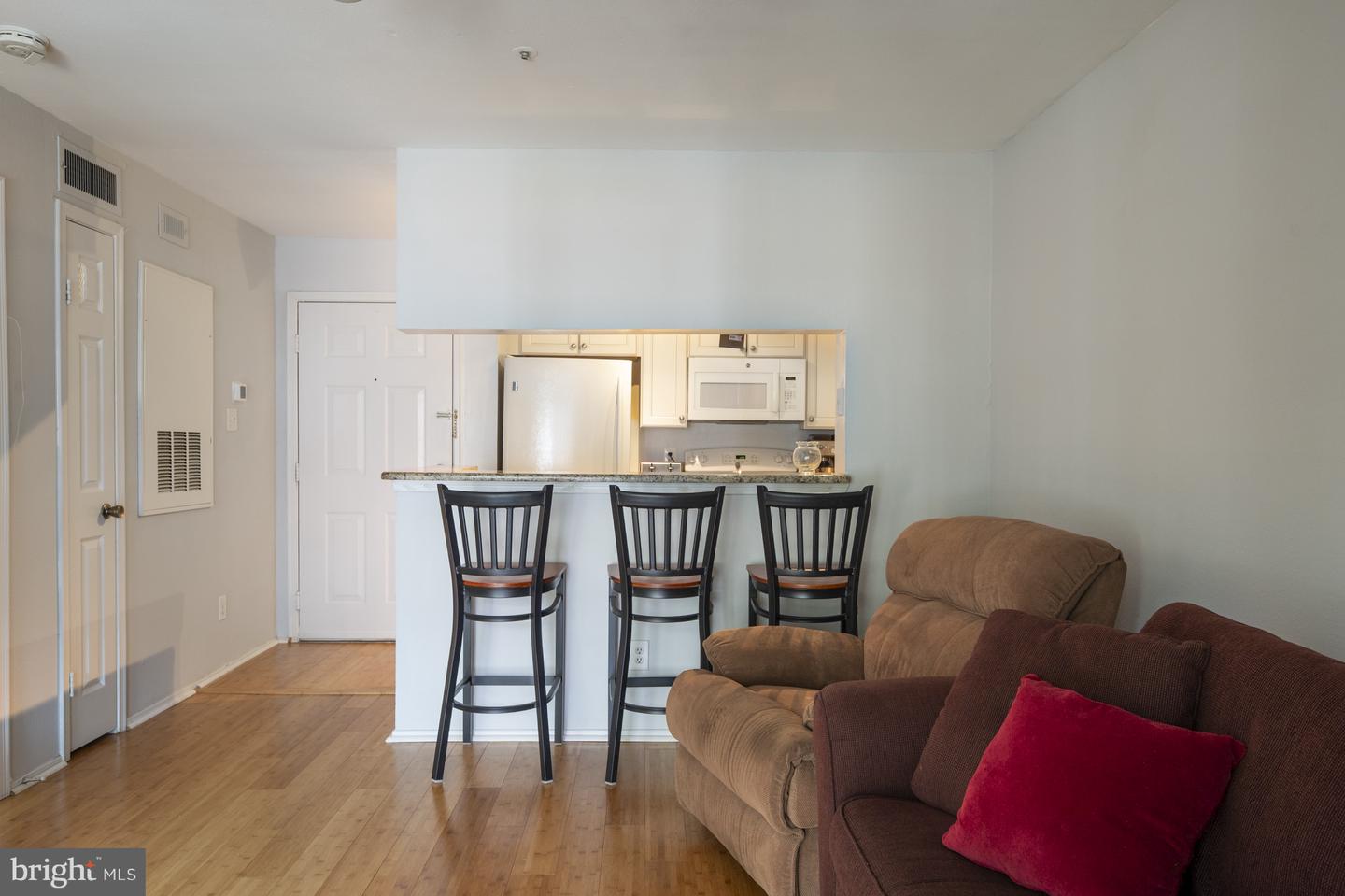 3311 WYNDHAM CIR #2196, ALEXANDRIA, Virginia 22302, 1 Bedroom Bedrooms, ,1 BathroomBathrooms,Residential,For sale,3311 WYNDHAM CIR #2196,VAAX2046610 MLS # VAAX2046610
