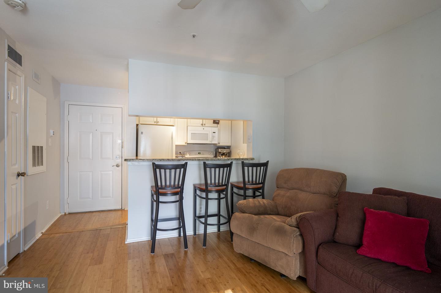 3311 WYNDHAM CIR #2196, ALEXANDRIA, Virginia 22302, 1 Bedroom Bedrooms, ,1 BathroomBathrooms,Residential,For sale,3311 WYNDHAM CIR #2196,VAAX2046610 MLS # VAAX2046610