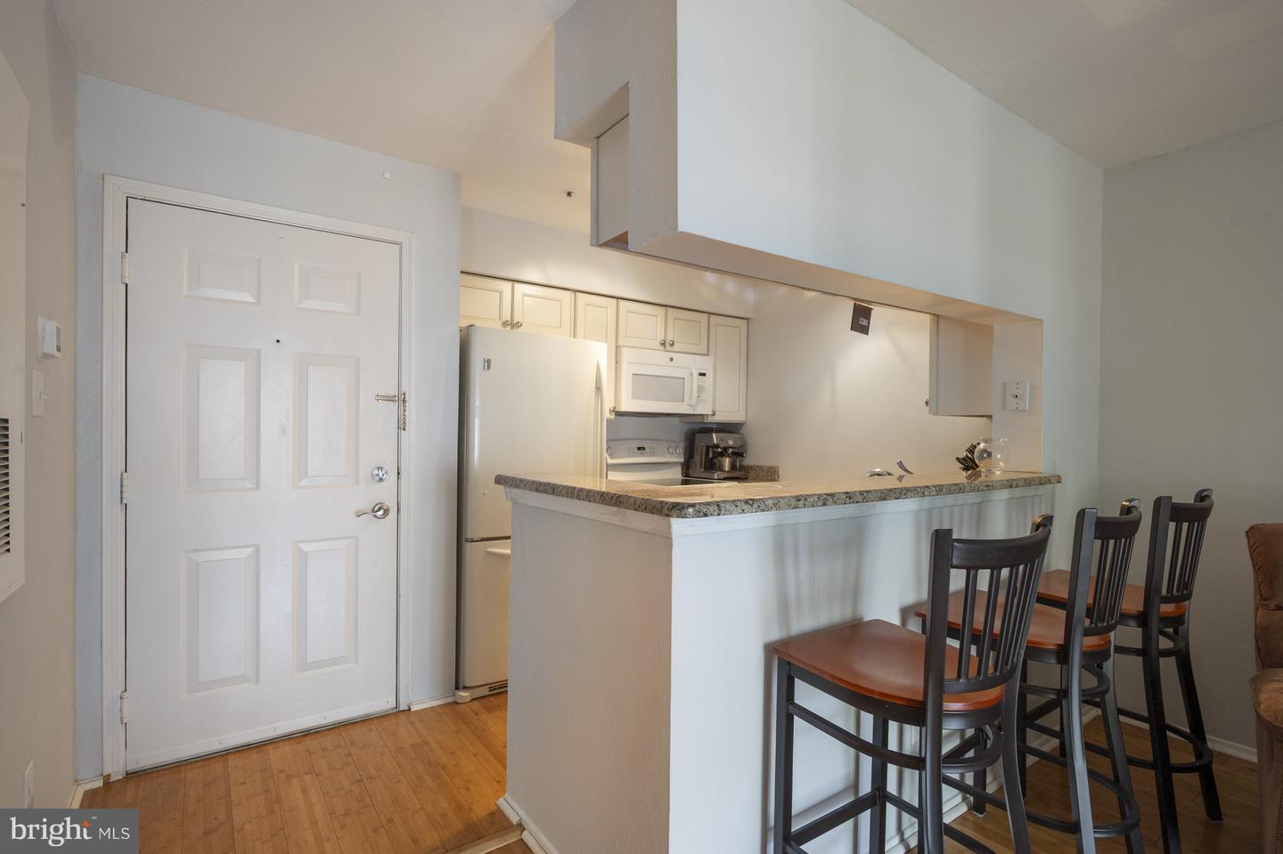 3311 WYNDHAM CIR #2196, ALEXANDRIA, Virginia 22302, 1 Bedroom Bedrooms, ,1 BathroomBathrooms,Residential,For sale,3311 WYNDHAM CIR #2196,VAAX2046610 MLS # VAAX2046610