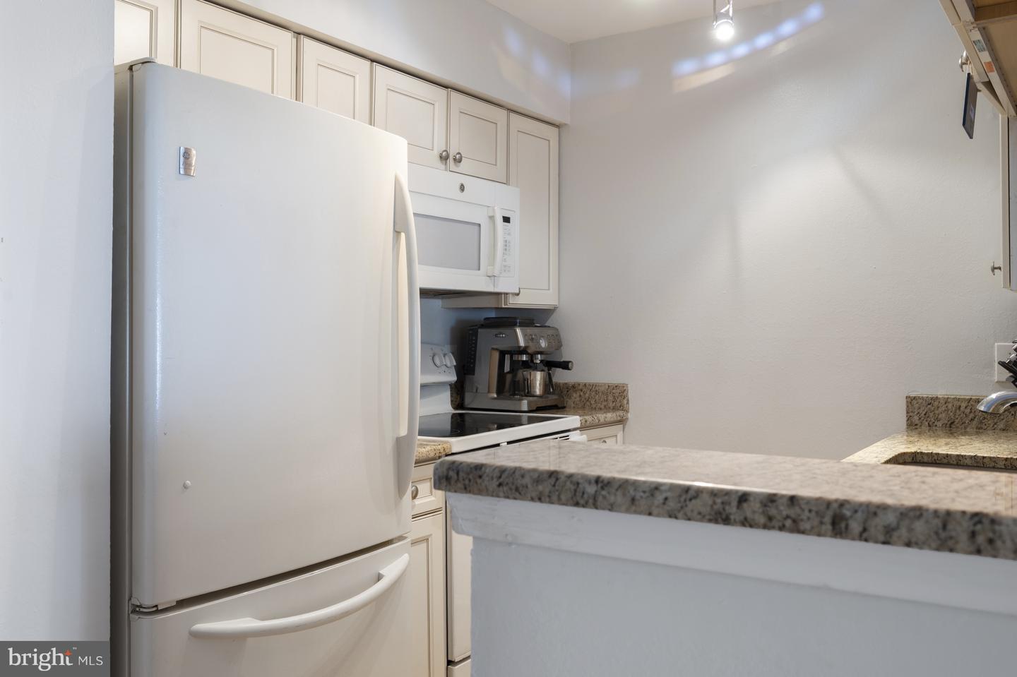 3311 WYNDHAM CIR #2196, ALEXANDRIA, Virginia 22302, 1 Bedroom Bedrooms, ,1 BathroomBathrooms,Residential,For sale,3311 WYNDHAM CIR #2196,VAAX2046610 MLS # VAAX2046610