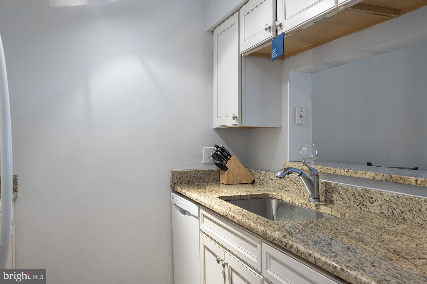 3311 WYNDHAM CIR #2196, ALEXANDRIA, Virginia 22302, 1 Bedroom Bedrooms, ,1 BathroomBathrooms,Residential,For sale,3311 WYNDHAM CIR #2196,VAAX2046610 MLS # VAAX2046610