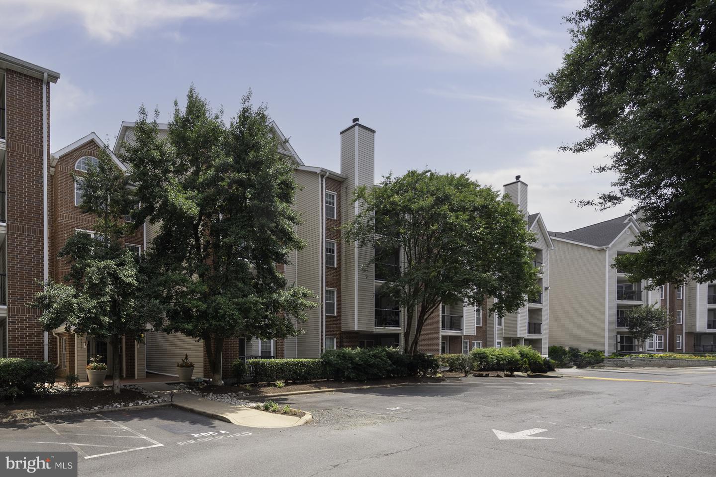 3311 WYNDHAM CIR #2196, ALEXANDRIA, Virginia 22302, 1 Bedroom Bedrooms, ,1 BathroomBathrooms,Residential,For sale,3311 WYNDHAM CIR #2196,VAAX2046610 MLS # VAAX2046610