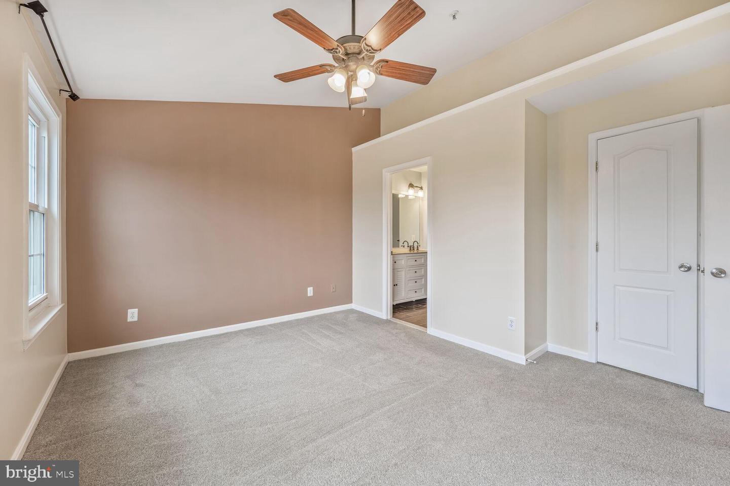 1735 BRADDOCK PL #301, ALEXANDRIA, Virginia 22302, 2 Bedrooms Bedrooms, ,2 BathroomsBathrooms,Residential,For sale,1735 BRADDOCK PL #301,VAAX2046612 MLS # VAAX2046612