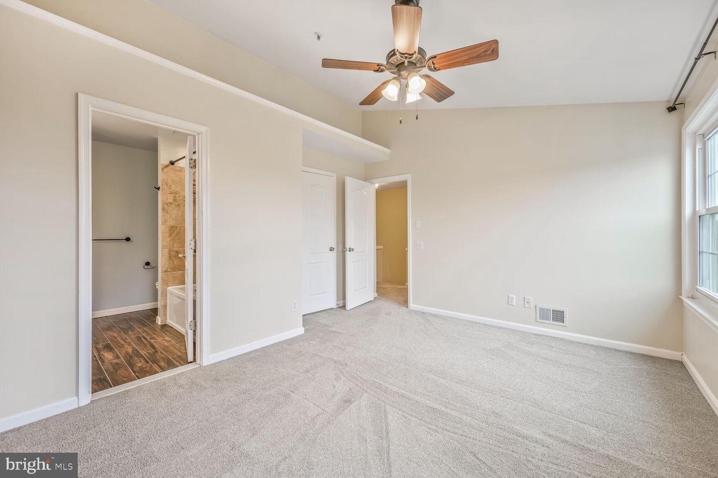 1735 BRADDOCK PL #301, ALEXANDRIA, Virginia 22302, 2 Bedrooms Bedrooms, ,2 BathroomsBathrooms,Residential,For sale,1735 BRADDOCK PL #301,VAAX2046612 MLS # VAAX2046612