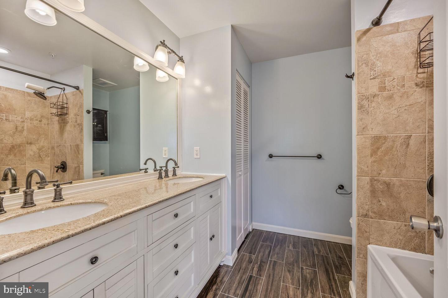 1735 BRADDOCK PL #301, ALEXANDRIA, Virginia 22302, 2 Bedrooms Bedrooms, ,2 BathroomsBathrooms,Residential,For sale,1735 BRADDOCK PL #301,VAAX2046612 MLS # VAAX2046612