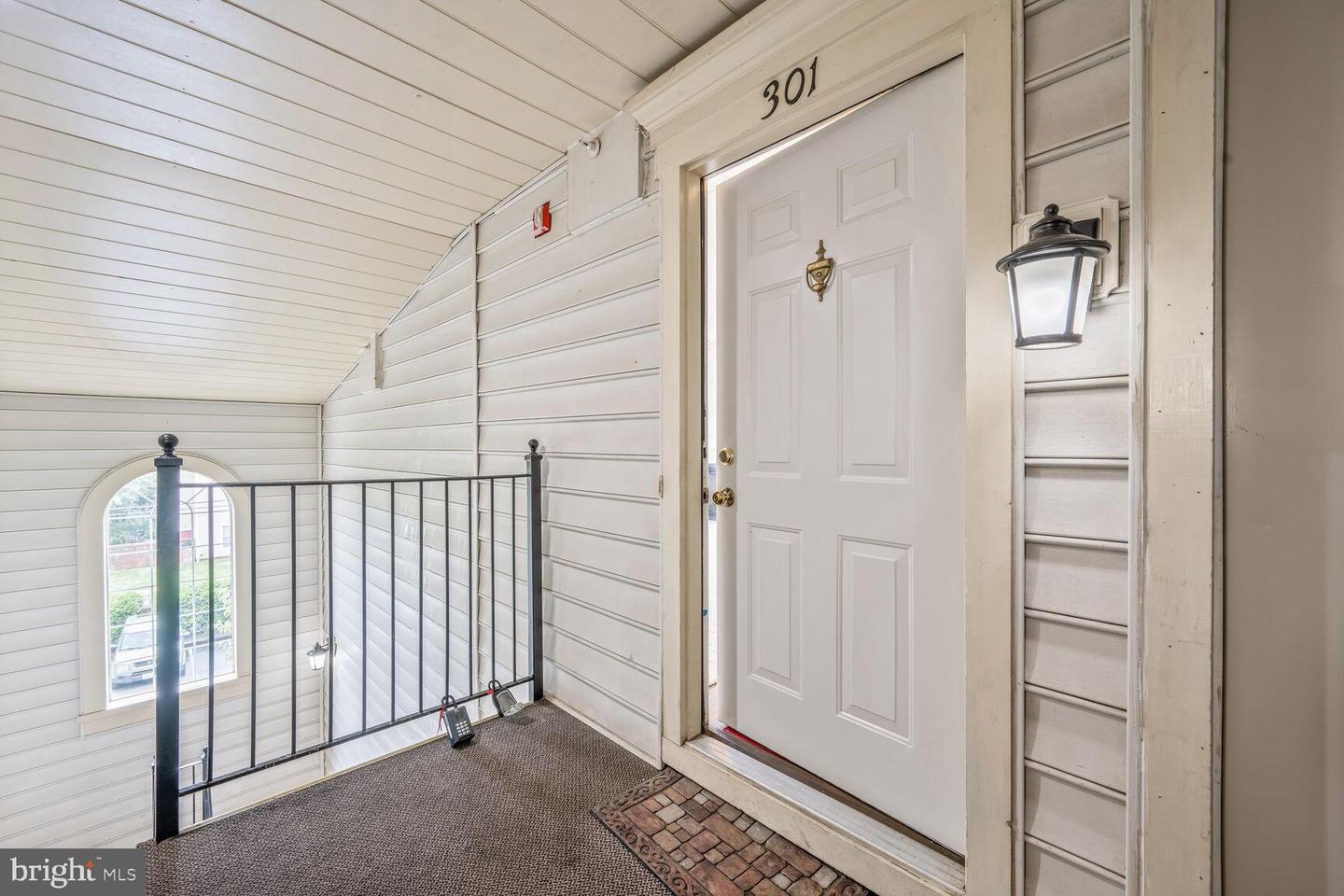 1735 BRADDOCK PL #301, ALEXANDRIA, Virginia 22302, 2 Bedrooms Bedrooms, ,2 BathroomsBathrooms,Residential,For sale,1735 BRADDOCK PL #301,VAAX2046612 MLS # VAAX2046612
