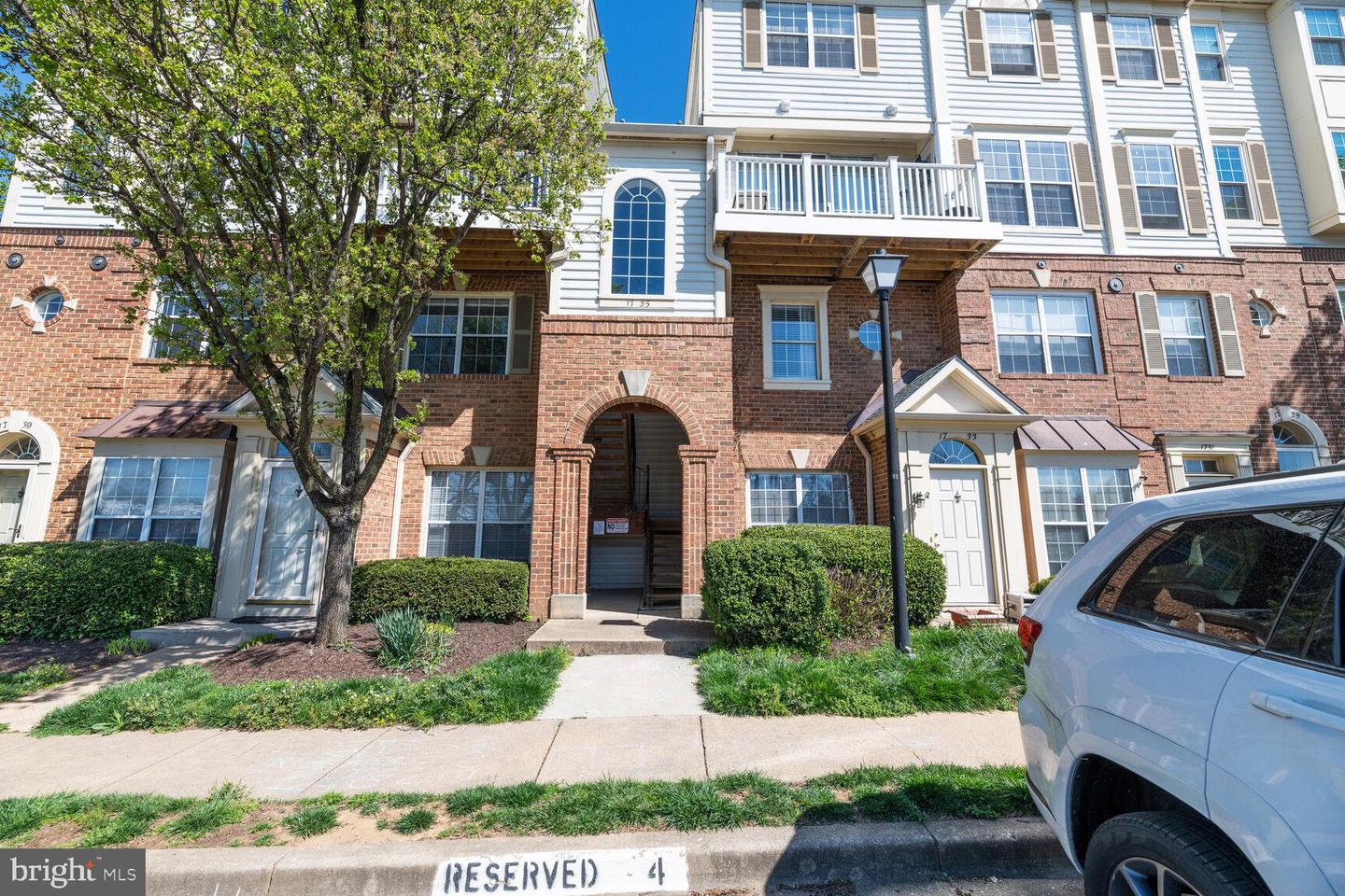 1735 BRADDOCK PL #301, ALEXANDRIA, Virginia 22302, 2 Bedrooms Bedrooms, ,2 BathroomsBathrooms,Residential,For sale,1735 BRADDOCK PL #301,VAAX2046612 MLS # VAAX2046612