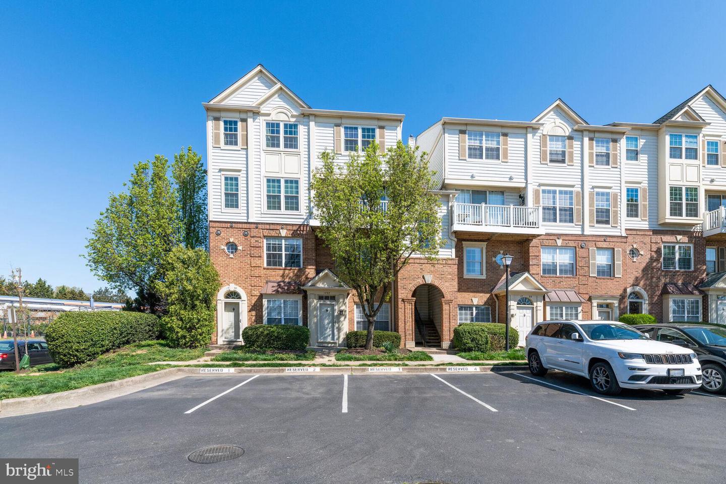 1735 BRADDOCK PL #301, ALEXANDRIA, Virginia 22302, 2 Bedrooms Bedrooms, ,2 BathroomsBathrooms,Residential,For sale,1735 BRADDOCK PL #301,VAAX2046612 MLS # VAAX2046612