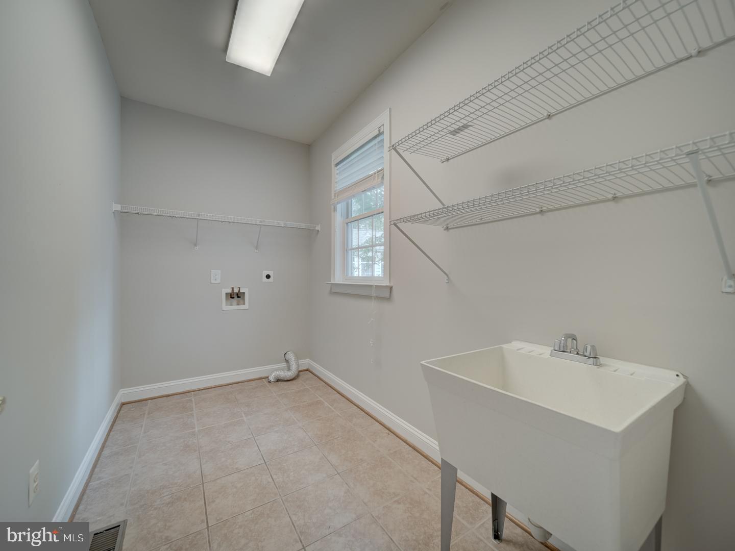 8429 LINK HILLS LOOP, GAINESVILLE, Virginia 20155, 4 Bedrooms Bedrooms, ,4 BathroomsBathrooms,Residential,For sale,8429 LINK HILLS LOOP,VAPW2097330 MLS # VAPW2097330