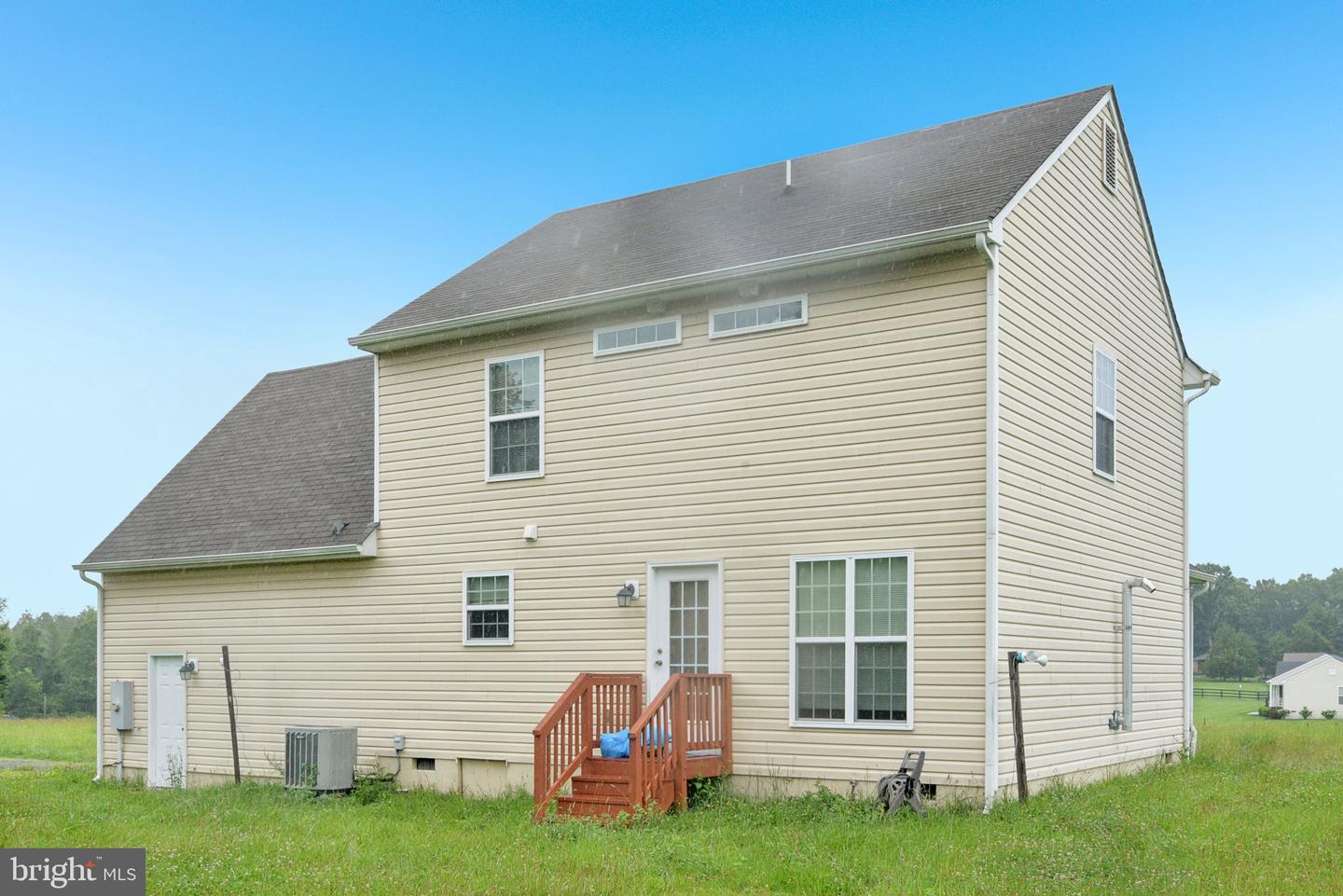 6373 FARM RIDGE DR, MIDLAND, Virginia 22728, 4 Bedrooms Bedrooms, ,2 BathroomsBathrooms,Residential,For sale,6373 FARM RIDGE DR,VAFQ2017110 MLS # VAFQ2017110