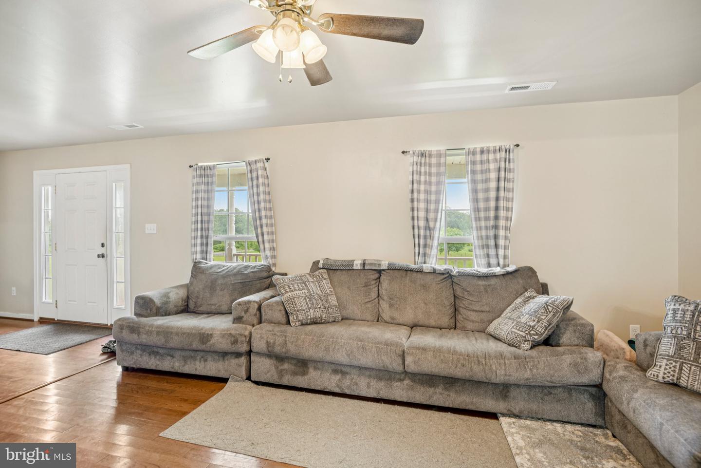 6373 FARM RIDGE DR, MIDLAND, Virginia 22728, 4 Bedrooms Bedrooms, ,2 BathroomsBathrooms,Residential,For sale,6373 FARM RIDGE DR,VAFQ2017110 MLS # VAFQ2017110