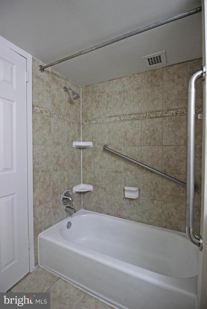 2632 FT FARNSWORTH RD #1B, ALEXANDRIA, Virginia 22303, 2 Bedrooms Bedrooms, ,1 BathroomBathrooms,Residential,For sale,2632 FT FARNSWORTH RD #1B,VAFX2248958 MLS # VAFX2248958