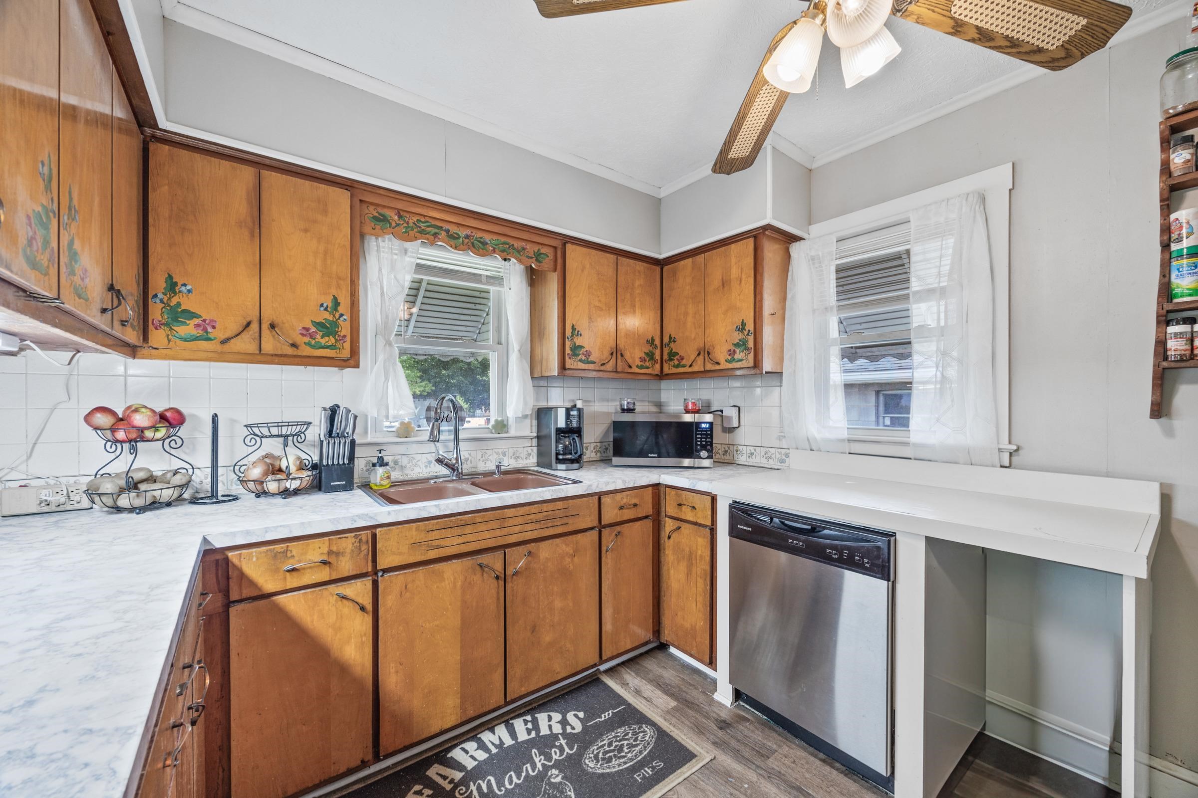 600 TENTH ST, SHENANDOAH, Virginia 22849, 3 Bedrooms Bedrooms, ,1 BathroomBathrooms,Residential,600 TENTH ST,665912 MLS # 665912