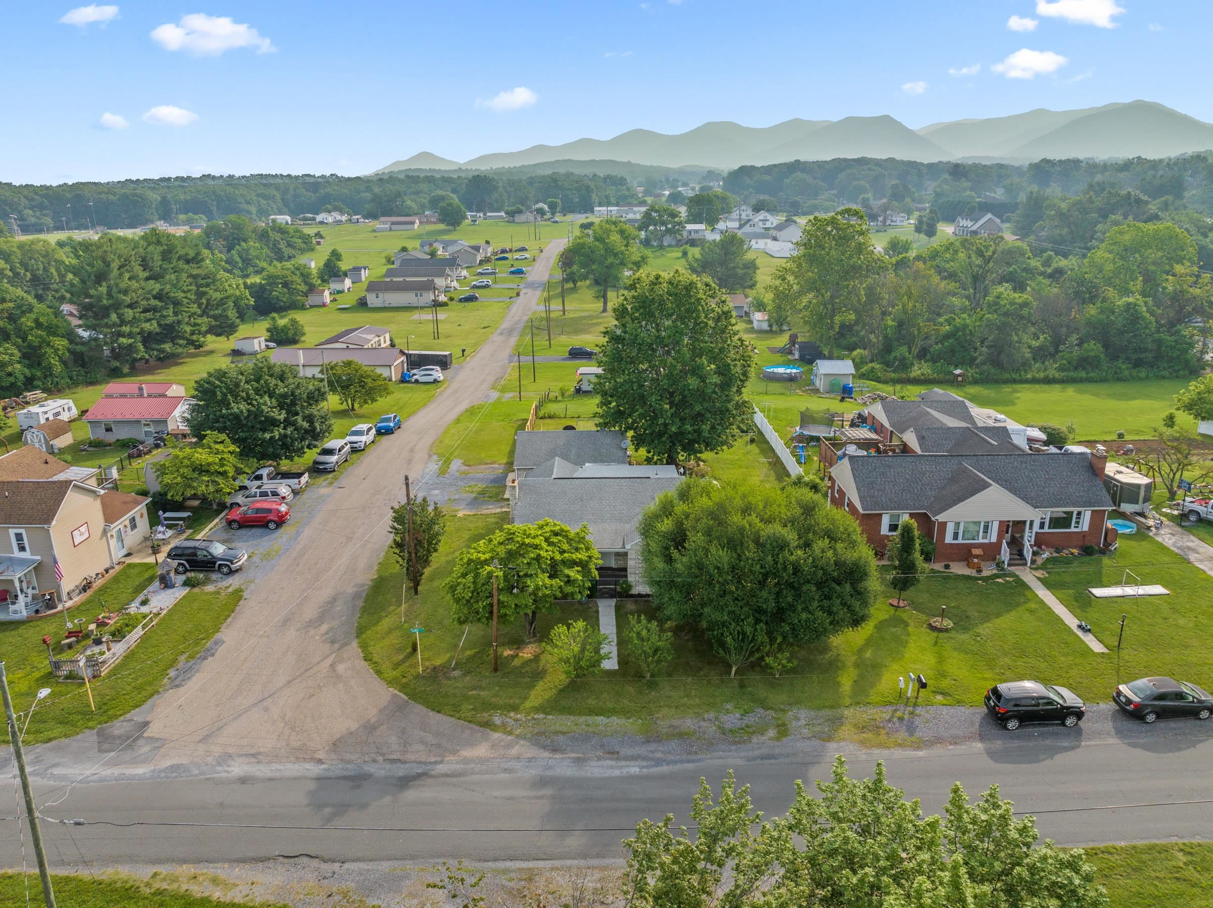 600 TENTH ST, SHENANDOAH, Virginia 22849, 3 Bedrooms Bedrooms, ,1 BathroomBathrooms,Residential,600 TENTH ST,665912 MLS # 665912