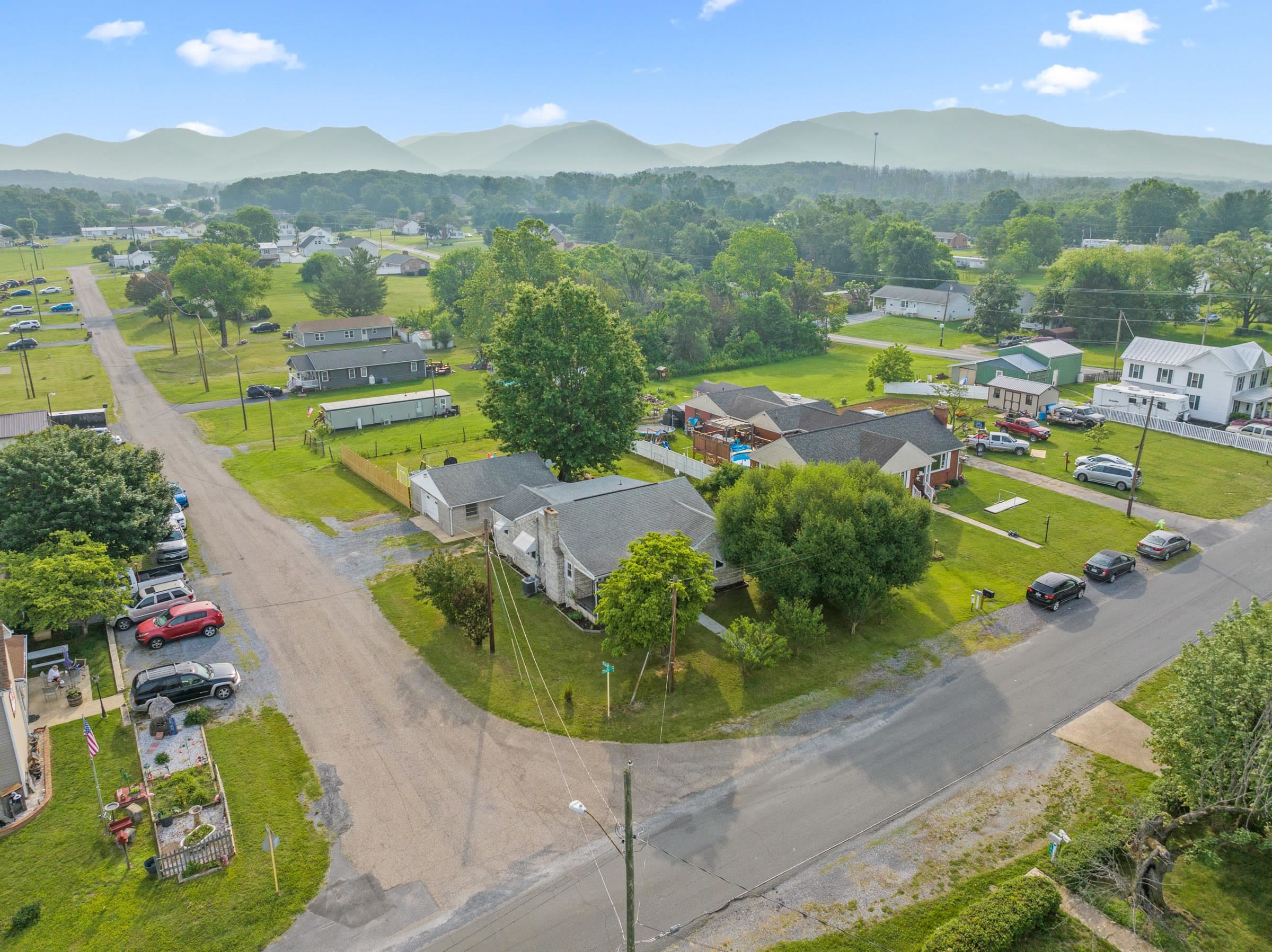 600 TENTH ST, SHENANDOAH, Virginia 22849, 3 Bedrooms Bedrooms, ,1 BathroomBathrooms,Residential,600 TENTH ST,665912 MLS # 665912