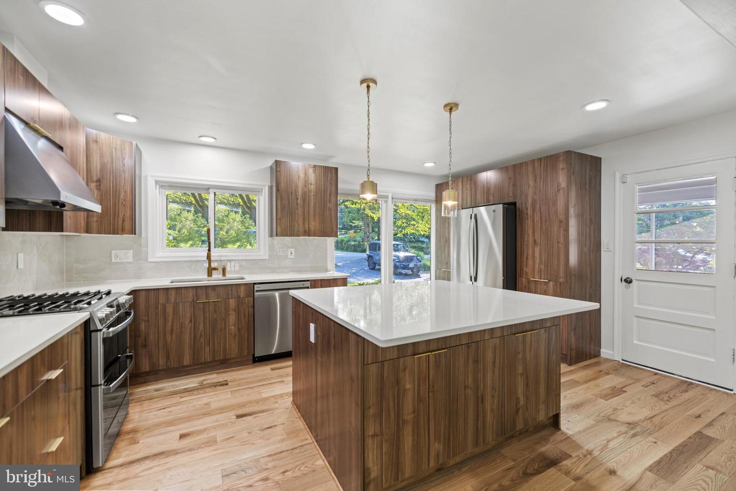 4812 RANDOLPH DR, ANNANDALE, Virginia 22003, 4 Bedrooms Bedrooms, ,3 BathroomsBathrooms,Residential,For sale,4812 RANDOLPH DR,VAFX2225422 MLS # VAFX2225422