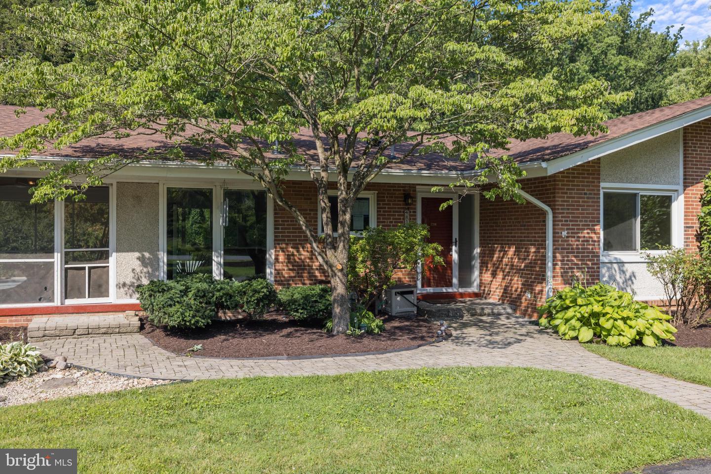 4812 RANDOLPH DR, ANNANDALE, Virginia 22003, 4 Bedrooms Bedrooms, ,3 BathroomsBathrooms,Residential,For sale,4812 RANDOLPH DR,VAFX2225422 MLS # VAFX2225422